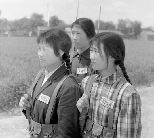 中國女兵老照片，歷史中的巾幗英雄形象展現(xiàn)，中國女兵老照片，歷史巾幗英雄形象展