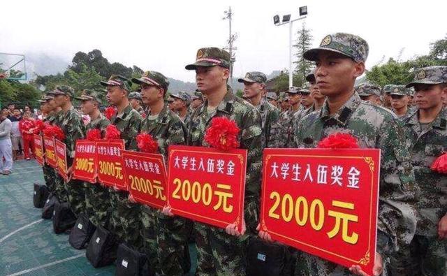 大學(xué)生如何參軍，一條充滿榮耀與成長(zhǎng)的道路，大學(xué)生參軍之路，榮耀與成長(zhǎng)的交織