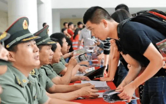 本科畢業(yè)大學生當兵政策2021，機遇與挑戰(zhàn)并存，本科畢業(yè)大學生當兵政策2021，機遇與挑戰(zhàn)并存解析