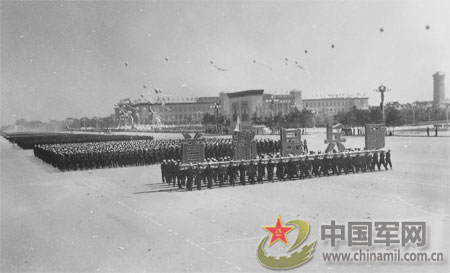 重溫歷史瞬間，探索1959年國慶閱兵視頻，重溫歷史瞬間，探索經(jīng)典，回顧1959年國慶閱兵盛況