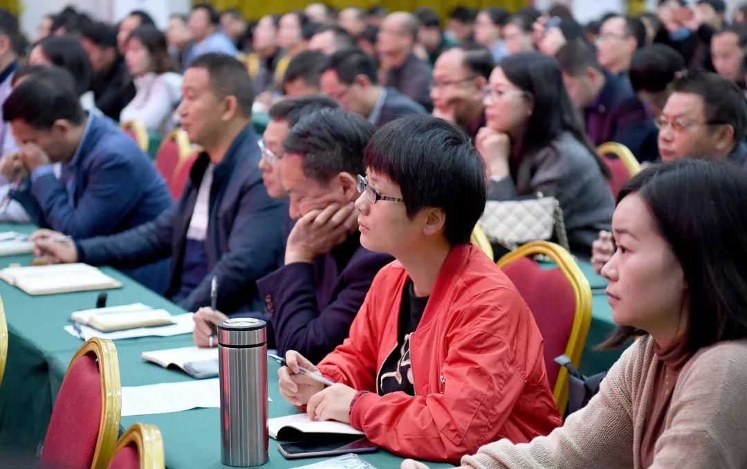 新聞報(bào)刊最新一期，深度解讀熱點(diǎn)事件，掌握最新資訊動(dòng)向，新聞熱點(diǎn)深度解讀，掌握最新資訊動(dòng)向