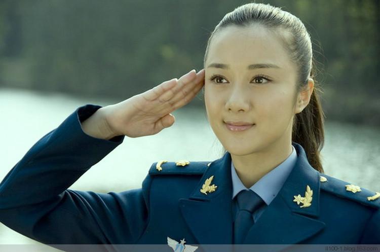 最美女兵軍禮，榮耀與責(zé)任并存，最美女兵軍禮，榮耀與責(zé)任的交響