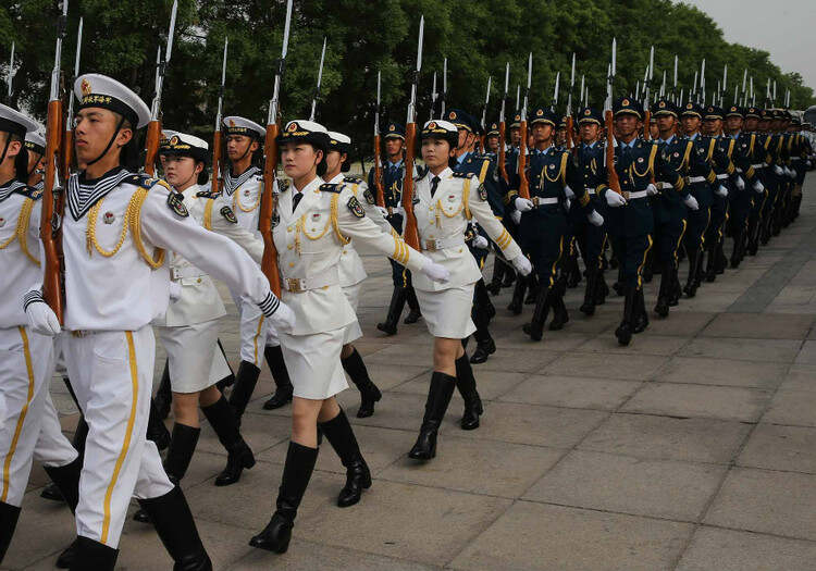 女兵儀仗隊(duì)照片大全，展現(xiàn)颯爽英姿的絕美瞬間，女兵儀仗隊(duì)風(fēng)采展示，颯爽英姿的絕美瞬間圖片大全