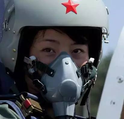 揭秘殲-10女飛行員犧牲真相，英雄背后的故事令人動容，揭秘殲-10女飛行員犧牲真相，英雄背后的感人故事