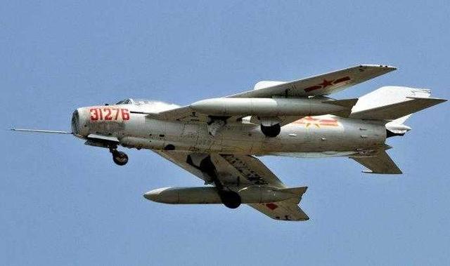 殲6戰(zhàn)斗機高清圖片，歷史、技術特點與現(xiàn)代價值，殲6戰(zhàn)斗機，歷史、技術特點與現(xiàn)代價值的高清圖片展現(xiàn)